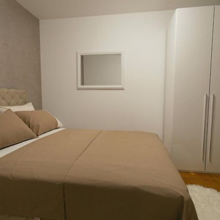 סרמסקה מיטרוביקה Apartman Sunset מראה חיצוני תמונה
