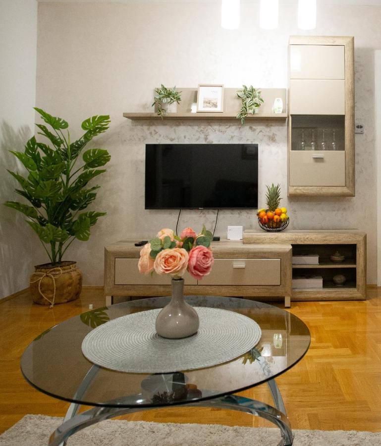 סרמסקה מיטרוביקה Apartman Sunset מראה חיצוני תמונה